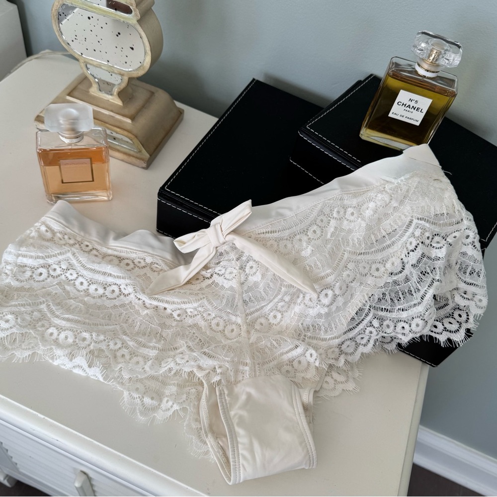 Lace  Boy Short Cream Lace  Panties Bow Woman’s SZ L